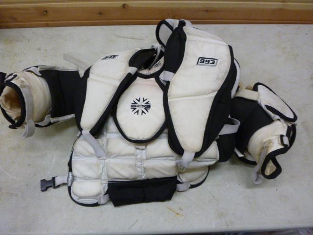lot 60 image: Simmons 993 Goalie Pads...