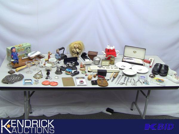 lot 125 image: Large Lot of Miscellaneous Collectibles and other Items