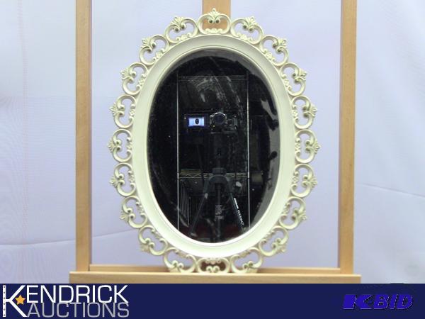lot 25 image: Vintage Mint Condition Syroco Mirror