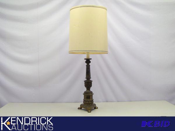 lot 28 image: Vintage Brass Lamp