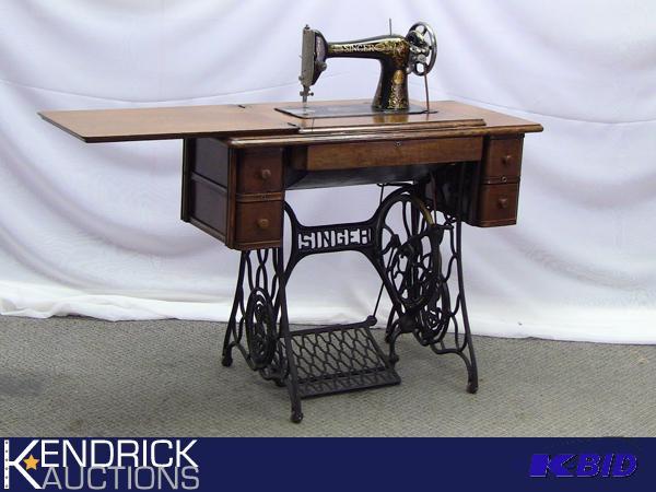 lot 51 image: Antique Singer Treadle Sewing Machine