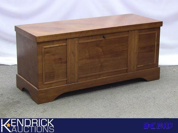 lot 7 image: Vintage Lane Cedar Chest