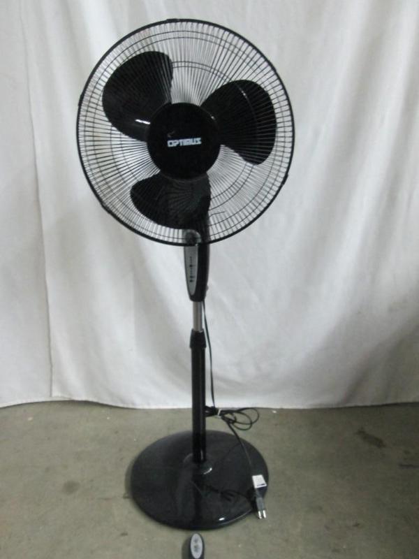Optimus 16 Oscillating Pedestal Fan w Remote