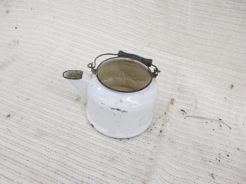 Kettle, no top...