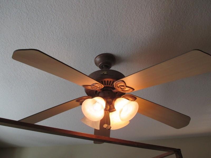 Ceiling fan, Hampton Bay model, wor...