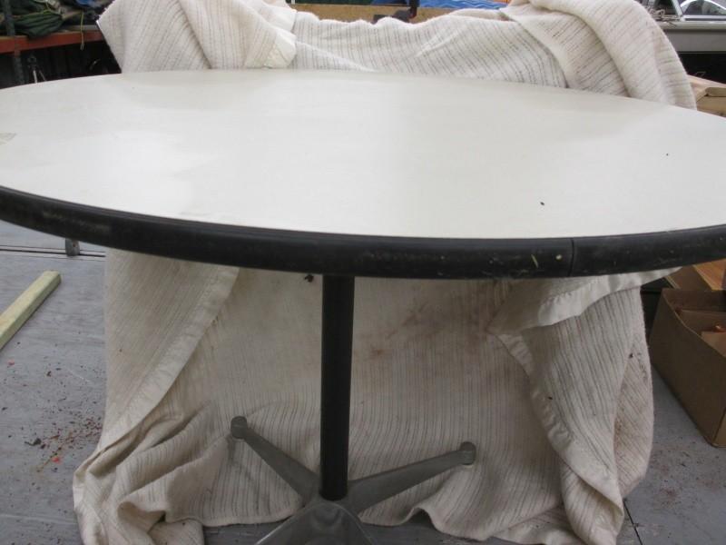 36&quot round table...