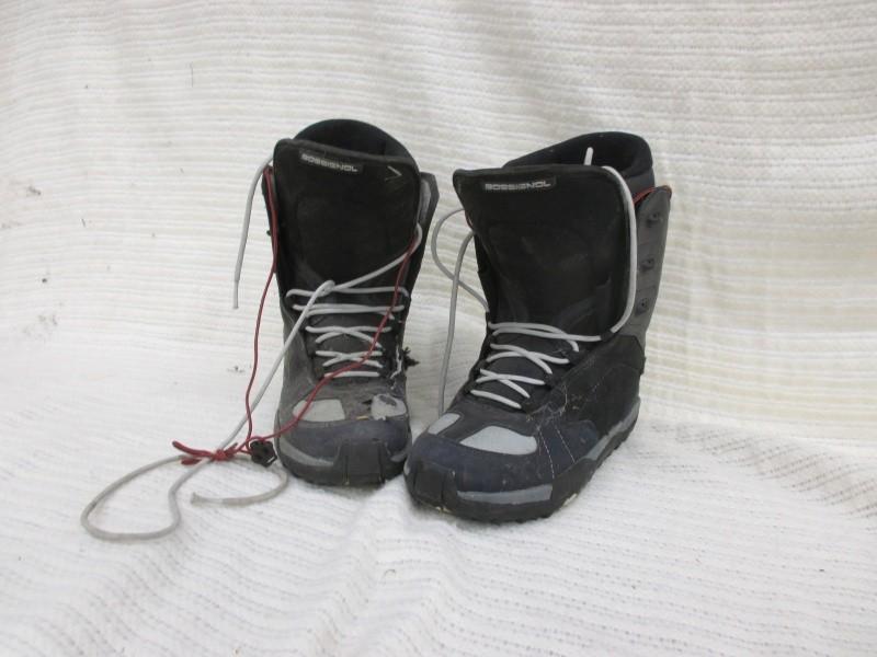 Mens snowboarding boots, size 11...