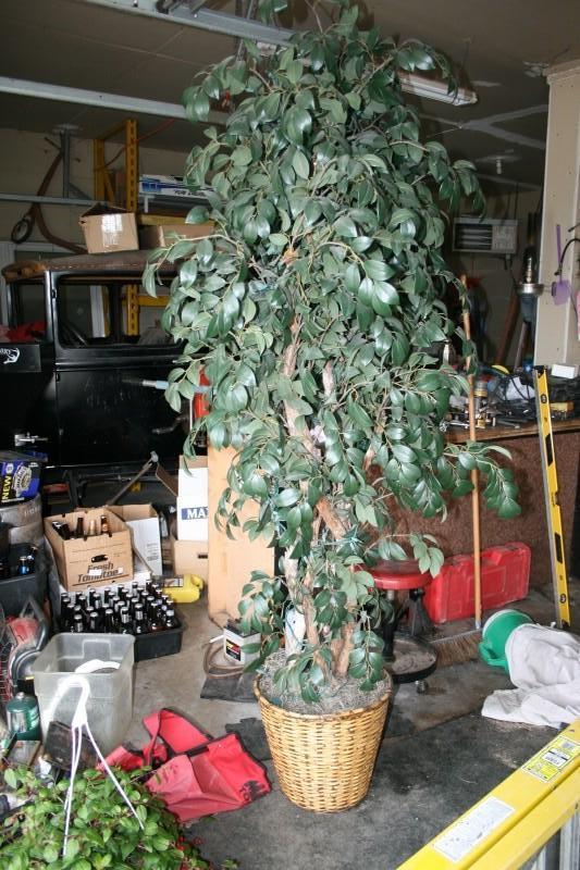 Artificial tree, approx. 7 T, has ...