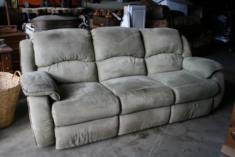 Microfiber couch, 7 12 L, recline...