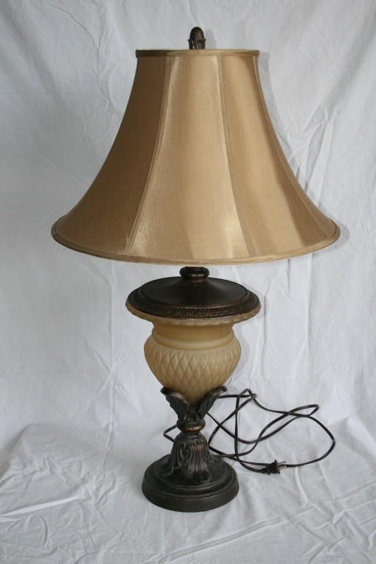 Full size lamp, wshade, heavy appr...