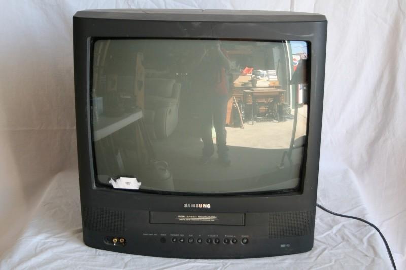 20&quot Samsung TVVCR combo...