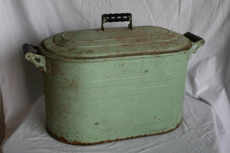 Antique Atlantic 13 gallon metal co...