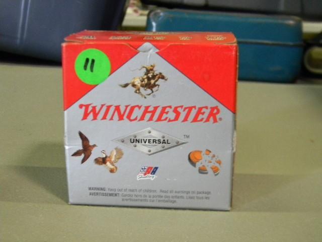 lot 11 image: Full box of 20 gauge Winchester 7 &...