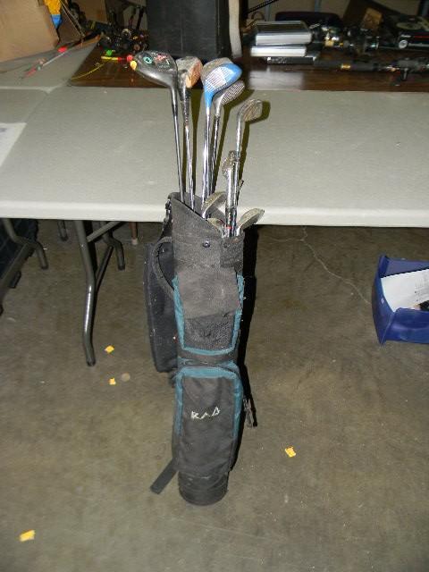 lot 129 image: Set of kids right-handed golf club...