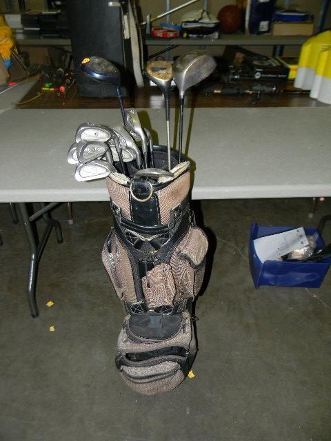 lot 131 image: Set of right-handed golf clubs in g...