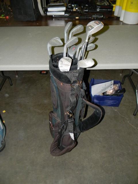 lot 135 image: Set of right-handed golf clubs (Wil...