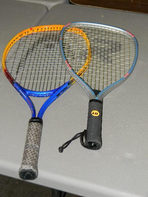 lot 137 image: Lot of 2 tennis rackets - Wilson an...