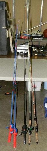 lot 154 image: Lot of 5 fishing poles - 4 with ree...