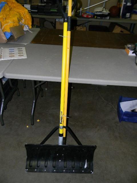 lot 176 image: Steelcore metal snow shovel and ice...