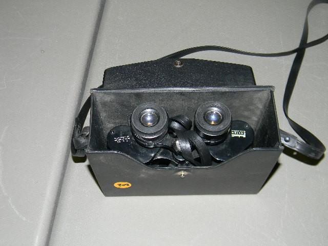 lot 208 image: Bushnell InstaFocus binoculars in c...