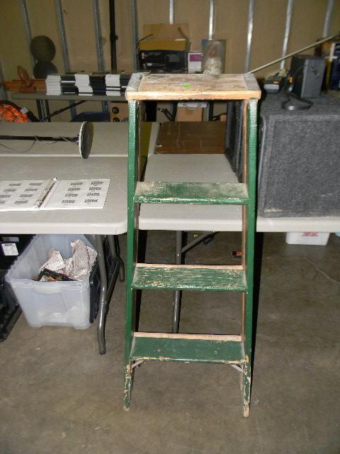 lot 209 image: 4 wood ladder...