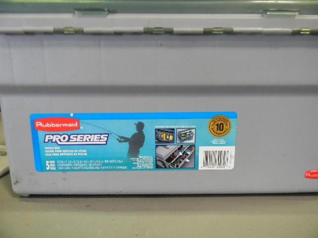 lot 33 image: Rubbermaid Pro Series tackle box - ...