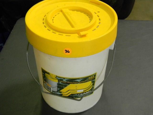 lot 36 image: 8-quart minnow bucket...