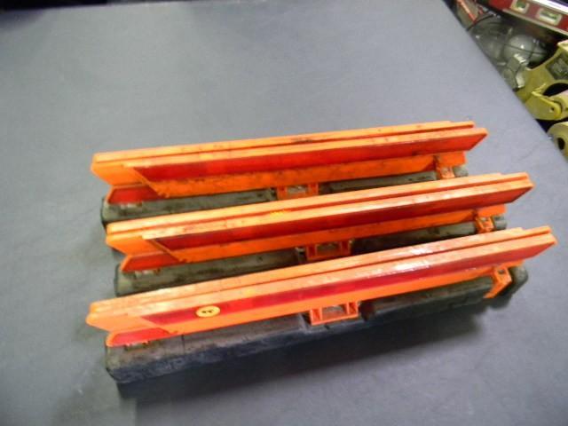 lot 38 image: Lot of 3 reflectors...
