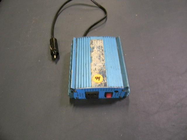 lot 44 image: Car plug power inverter with one 11...