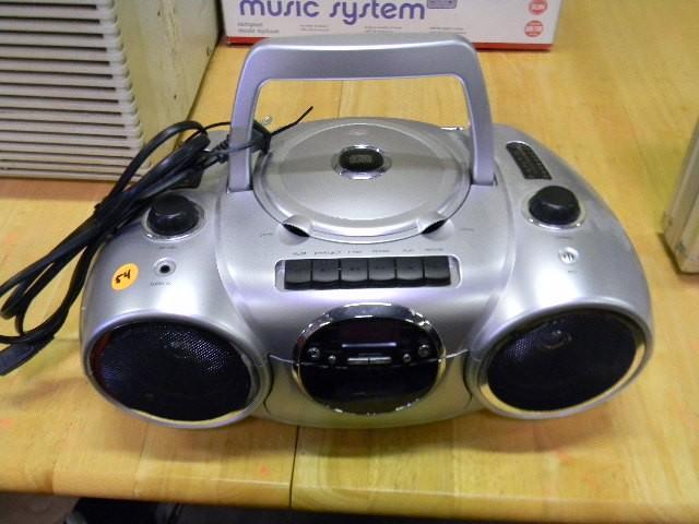 lot 54 image: Durabrand CDCassetteRadio...