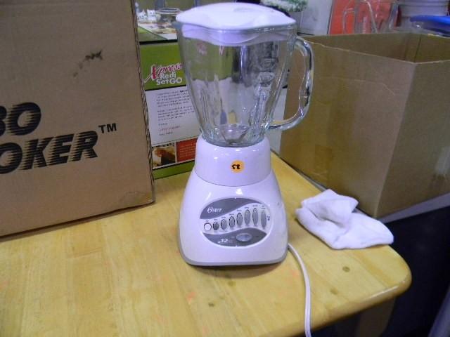 lot 58 image: Oyster 12-speed blender...