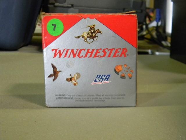 lot 7 image: Full box of 12 gauge Winchester 7 &...