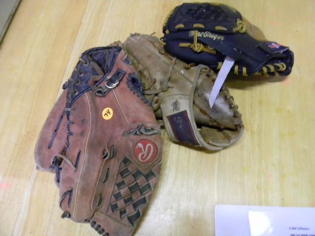 lot 74 image: Lot of 3 baseball gloves - left-han...