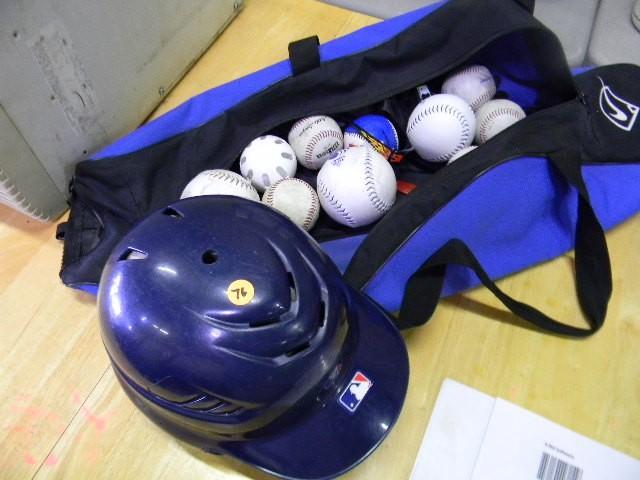 lot 76 image: Blue Nike bag containing one Rawlin...