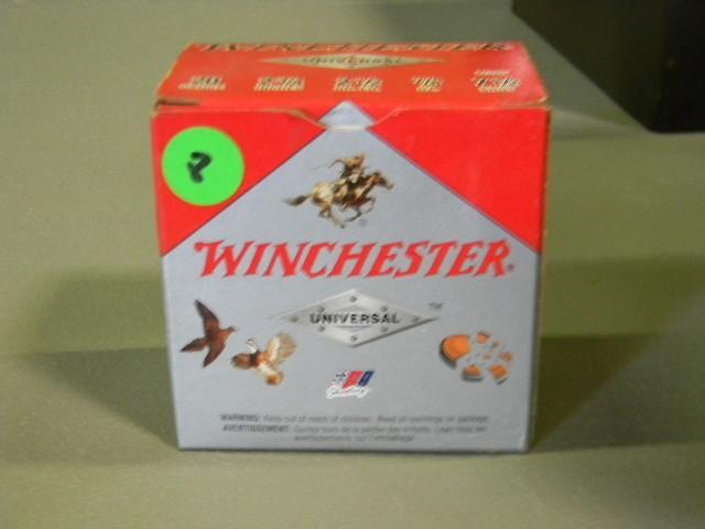 lot 8 image: Full box of 20 gauge Winchester 7 &...