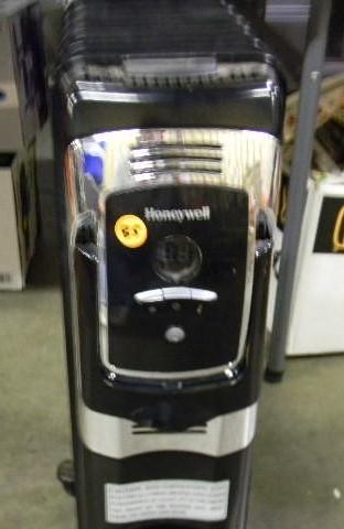 lot 85 image: Honeywell space heater with digital...