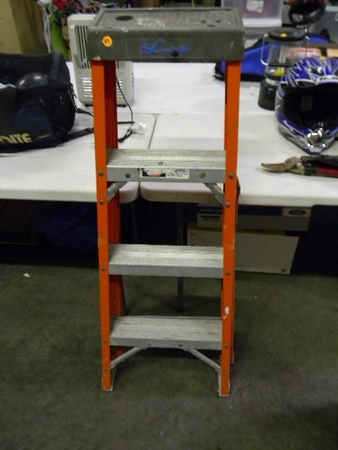 lot 87 image: 3 fiberglass ladder...