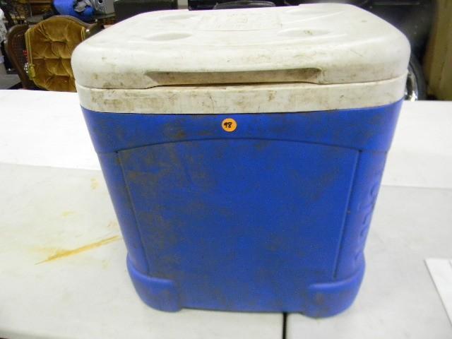 lot 98 image: Large square blue cooler with drink...