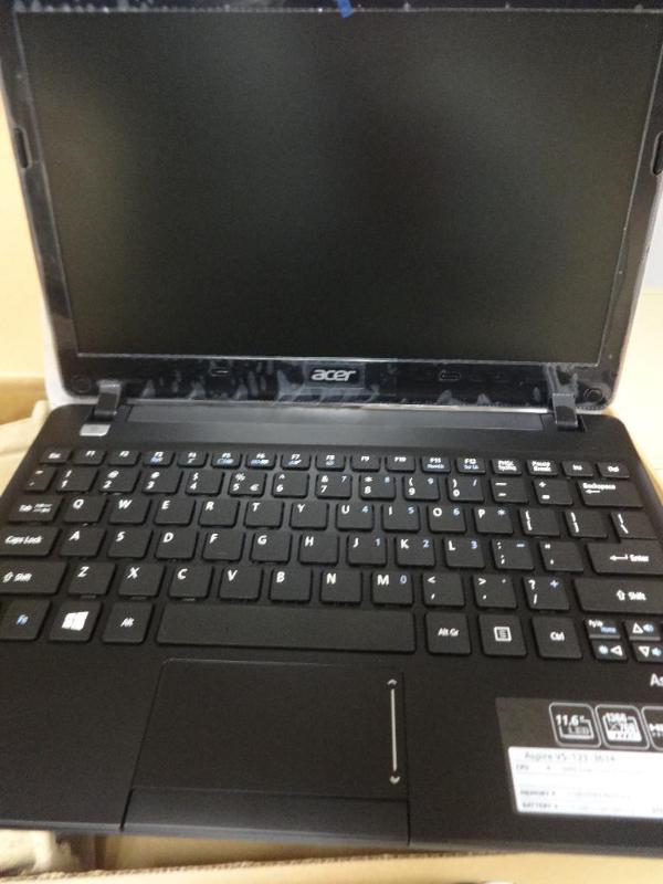 ACER 11.6 HD COMFY VIEW LCD LAPTOP....