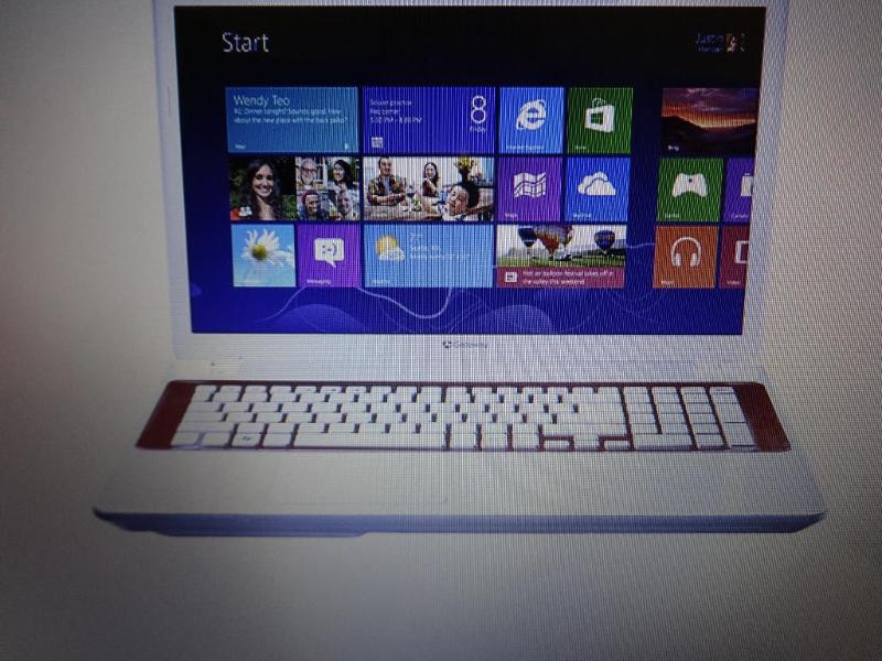 GATEWAY NV 17.3&quot 6GB WINDOWS 8...