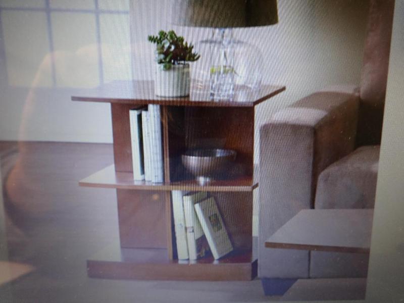 MCLELAND END TABLE IN CHERRY. Bidde...