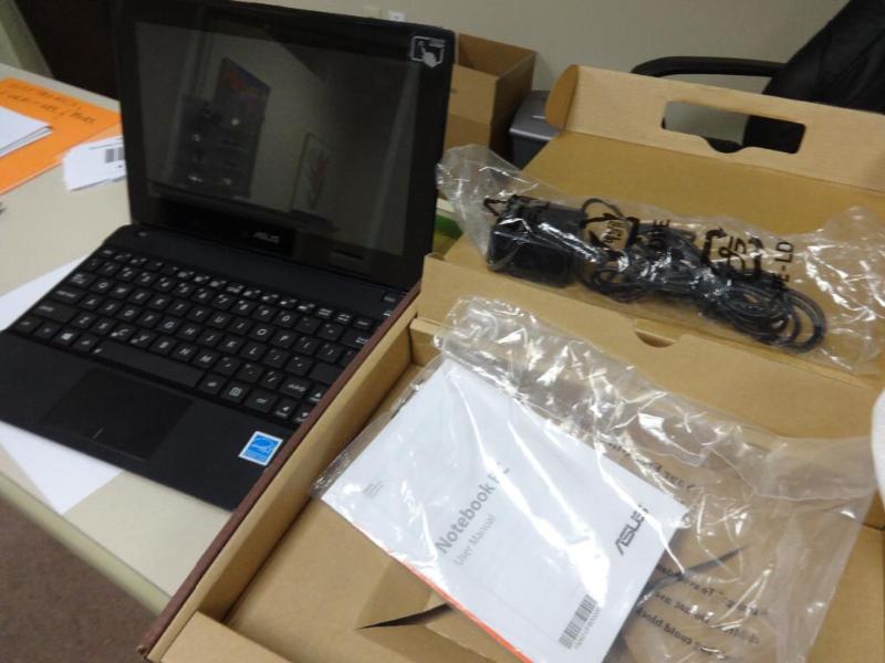 ASUS 10.1 TOUCHSCREEN LAPTOP. Bidde...