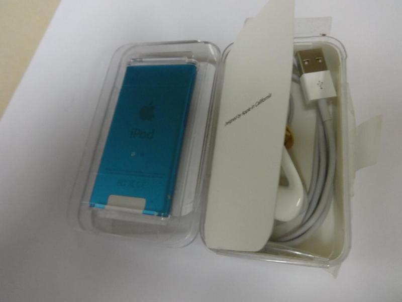 APPLE NANO 16GB BLUE. Bidder is res...