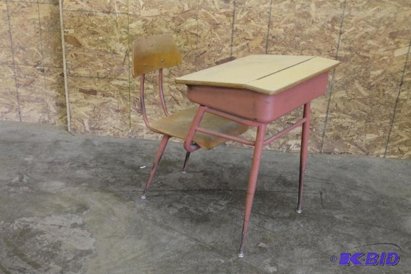 lot 4 image: Antique Childrens School Desk