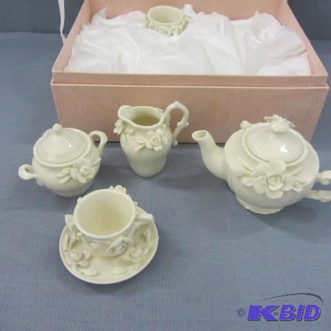 Delton Tea Set