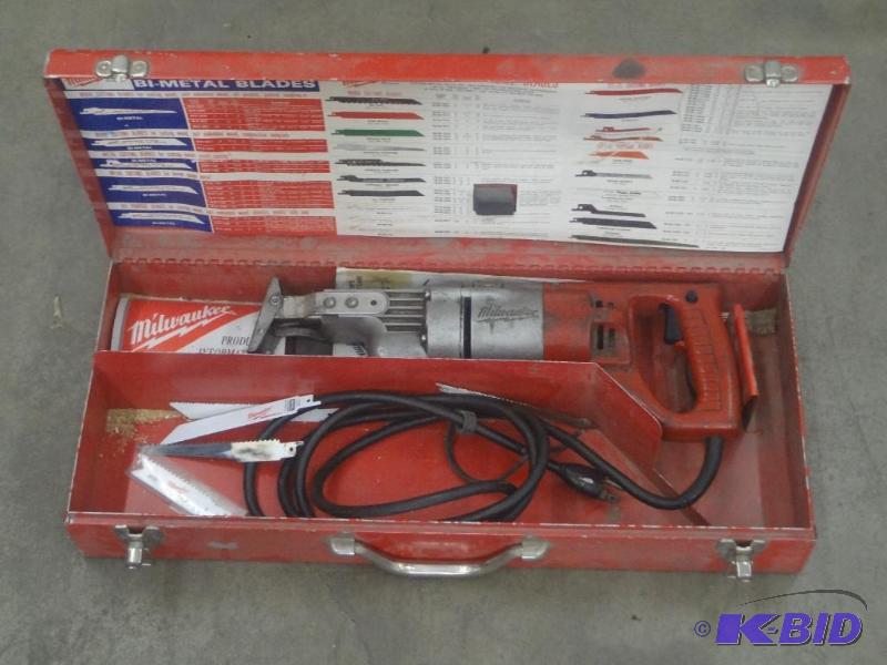 lot 107 image: Milwaukee Heavy Duty Sawzall Set...