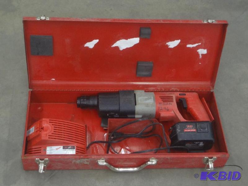 lot 108 image: Milwaukee Heavy Duty 18Volt Rotary ...