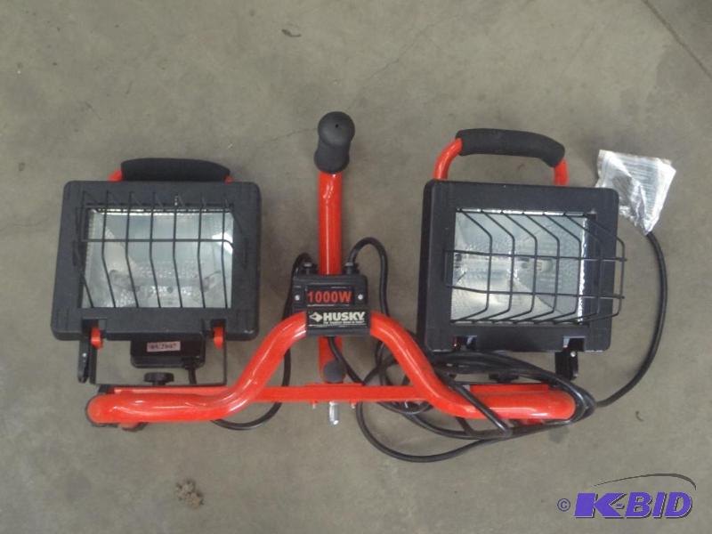 lot 124 image: Husky Dual Lamp Work Ligt (No Stand...