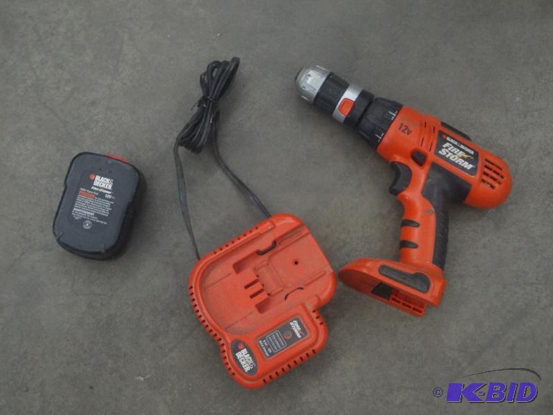 lot 150 image: Black & Decker 12Volt Drill Set...