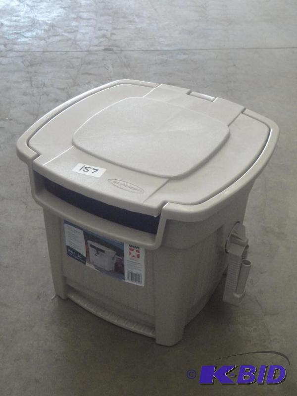 lot 157 image: Suncast Hose Reel...